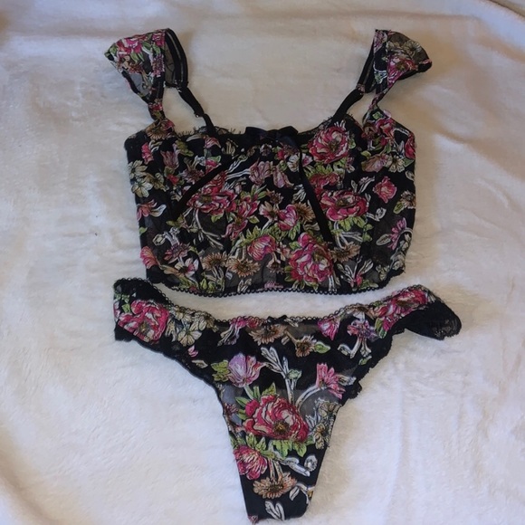 Victoria Secret Embroidered Bra + Panty SET 34DD/M - Picture 2 of 16